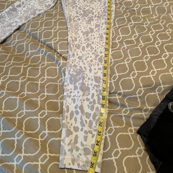 Lululemon Leggings - Grey and White Pattern - Size 8 (No Size Tags but Measures) - Picture 12 of 13